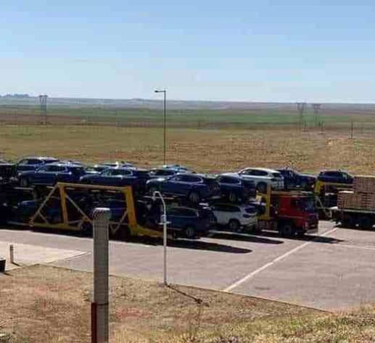 Năm 2005, ở tuổi 36, nhà vua Eswatini quyết bỏ ra 820.000 USD mua 10 chiếc BMW thể thao serie 5 cho 10 bà vợ.