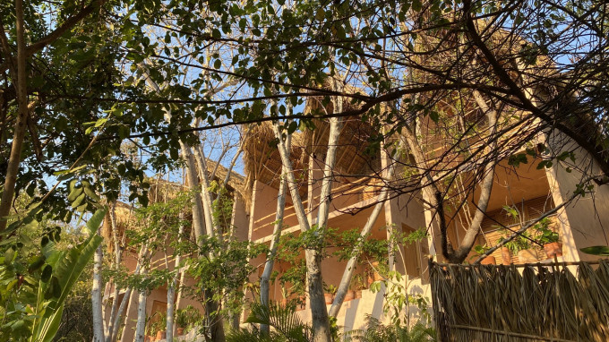 Monte Uzulu là khách sạn boutique nằm giữa khu rừng Oaxacan ở Mexico. Đây là công trình do studio thiết kế Taller Lu’um &amp; At-te thực hiện. Khách sạn mộc mạc này lưu giữ và truyền tải nét văn hóa địa phương một cách sâu sắc.