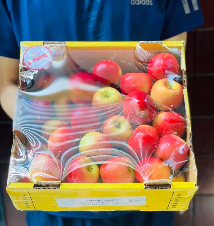 Vì vậy, để mua chuẩn táo mini nhập khẩu Úc, người tiêu dùng cần tìm đến địa chỉ mua hàng uy tín. Nguồn ảnh: chụp màn hình, Facebook