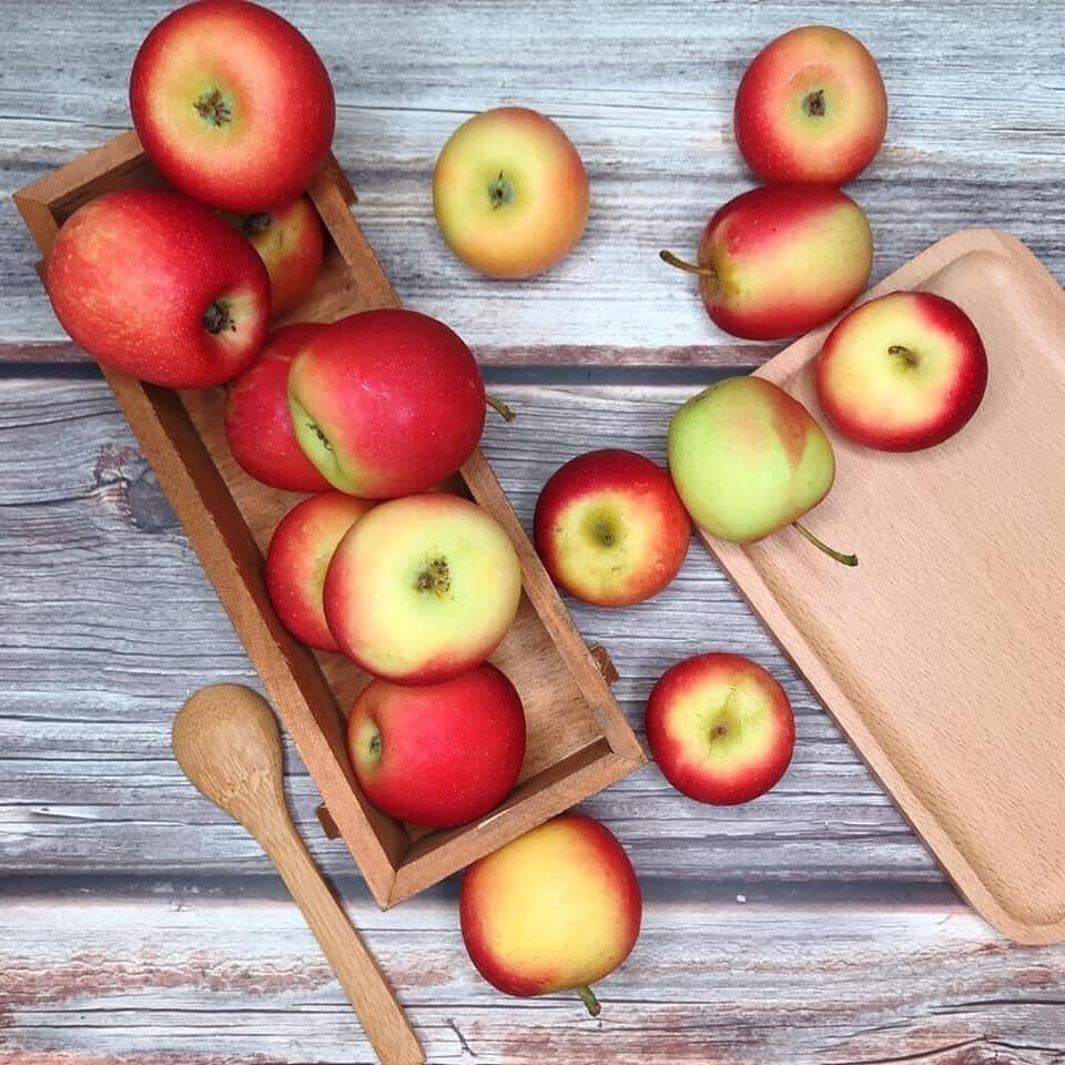 Theo chị, loại táo mini Úc giá rẻ bán đầy chợ mạng có thể là dòng táo mini Úc nhưng được trồng tại Trung Quốc và vận chuyển về Việt Nam theo đường cửa khẩu.