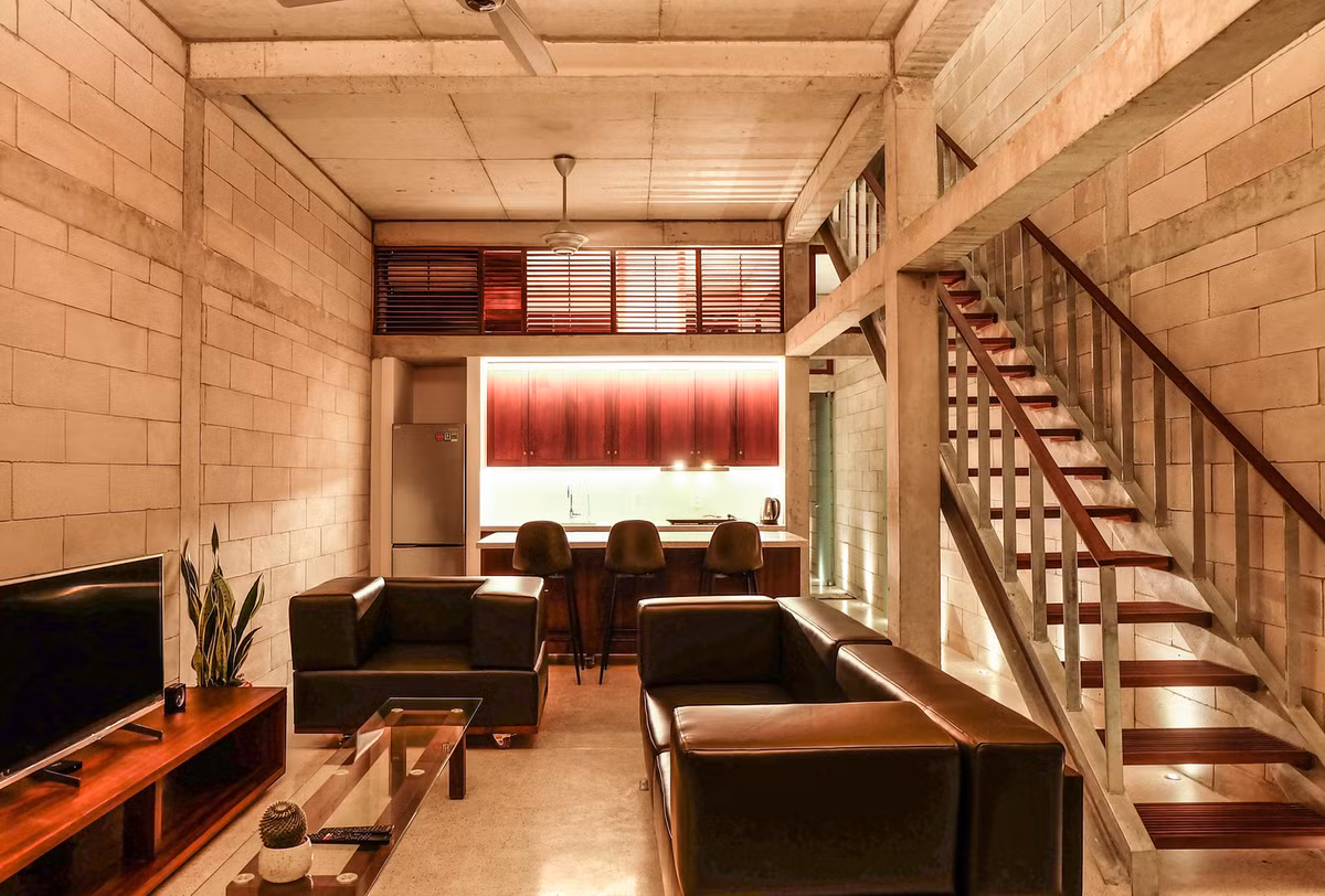 Các thiết bị che nắng ngang và dọc giúp che nắng cho các khe hở và đường bao xây nhà.