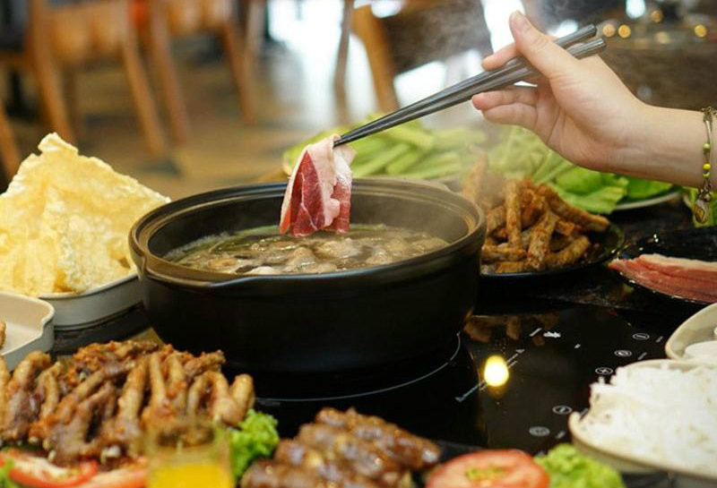 Dai ky khi an lau khien dinh duong “boc hoi”, chat doc ngam nguoc tro lai