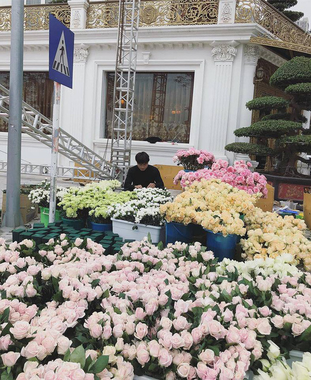 Năm 2019, đám cưới của Vũ Phương Anh khiến bạn bè trầm trồ bởi sử dụng 100% hoa tươi để trang trí.