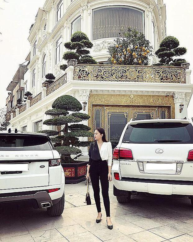 Đáng chú ý, căn biệt thự được cô nàng chia sẻ nhiều nhất khiến nhiều người phải trầm trồ bởi thiết kế xa hoa như cung điện.