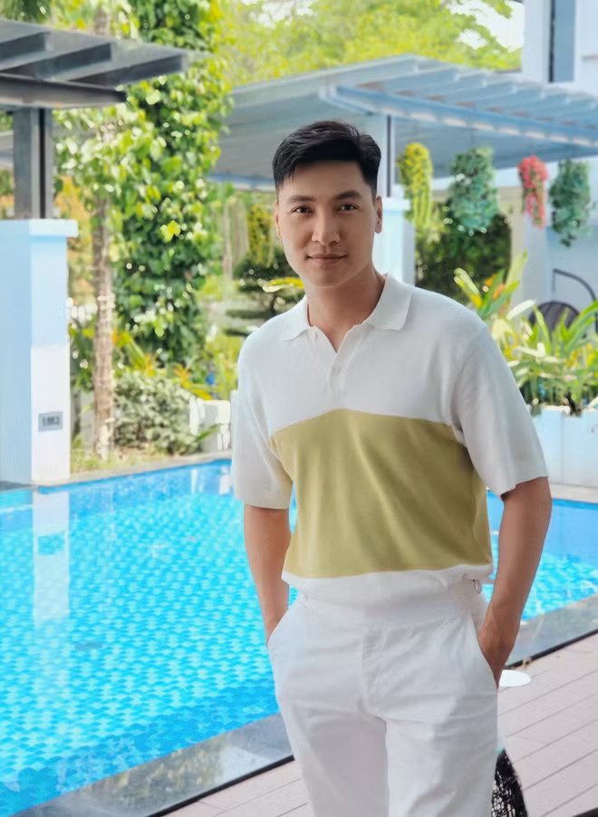  Mạnh Trường đang là cái tên cực hot khi thủ vai chính trong bộ phim truyền hình ăn khách Hương vị tình thân. Ảnh: Facebook