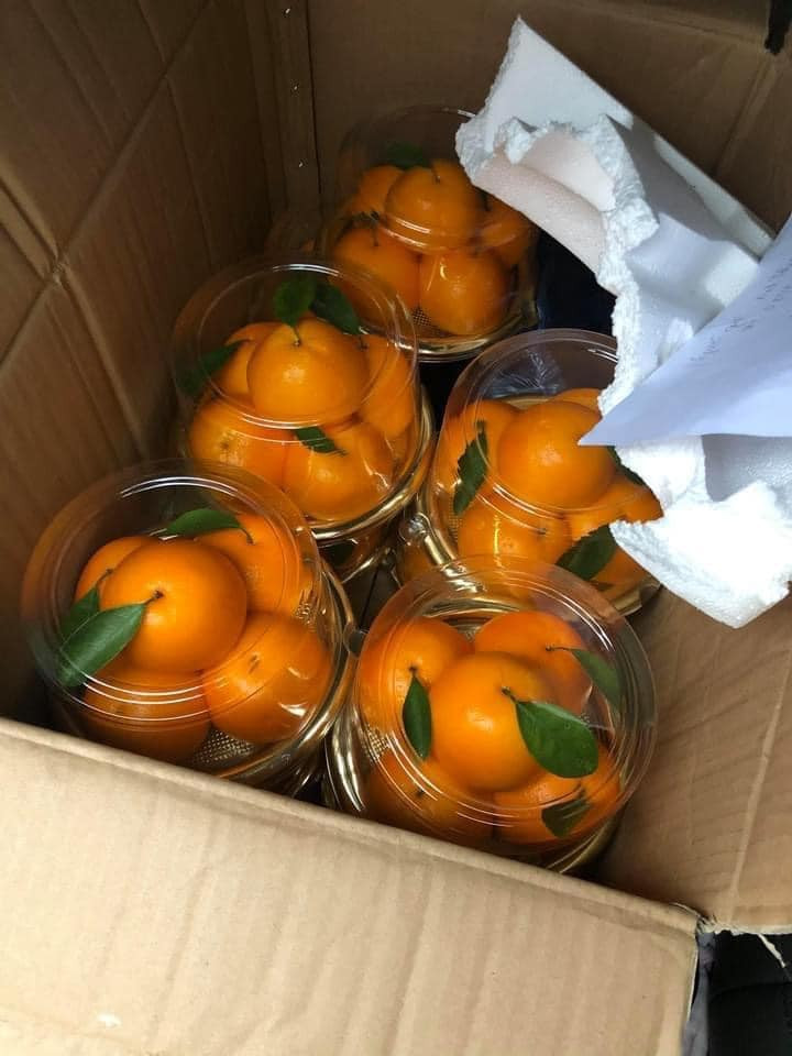 Chị Bình gom đơn từ sau ngày Vía Thần Tài và trả hàng cho khách vào tối 14 để kịp cúng rằm. Đến nay, đơn đặt hàng của chị Bình lên tới gần 1.000 chiếc bánh bao hình quả quýt cho ngày Rằm tháng Giêng.