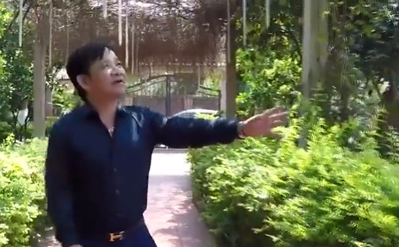 Nghệ sĩ Quang Tèo cho biết, mảnh đất ngoại ô đó chỉ là nhà cấp 4. Mỗi lần xả stress lại kéo anh em về cho vui. Ảnh: Vnexpress