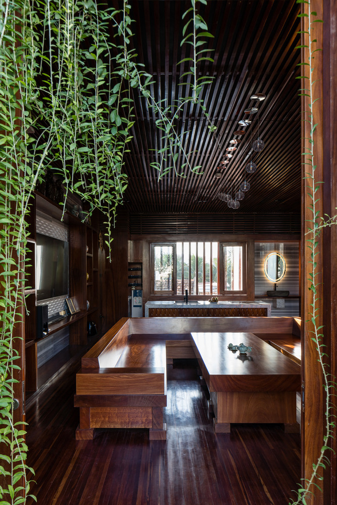 Khu vườn cung cấp nhiều loại rau quả sạch, là nguồn thực phẩm chính của gia đình, vừa có thể tạo ra nguồn sản phẩm dư biếu tặng hàng xóm.