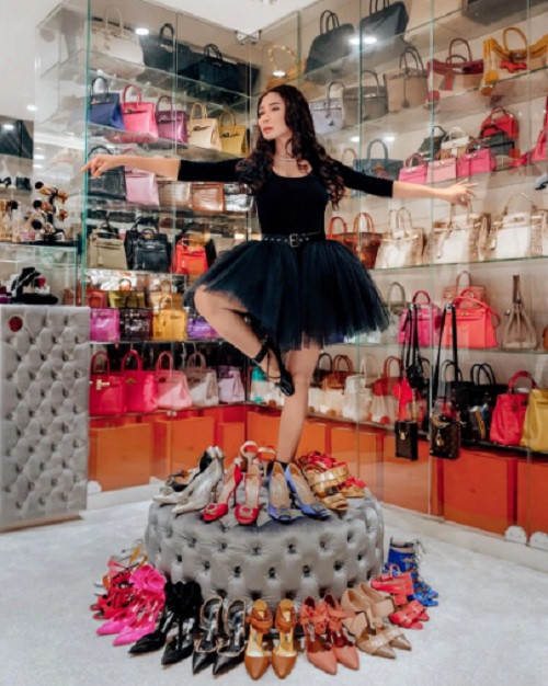 Jamie Chua được cho là người sở hữu bộ sưu tập túi Hermes lớn nhất thế giới với hơn 200 chiếc.