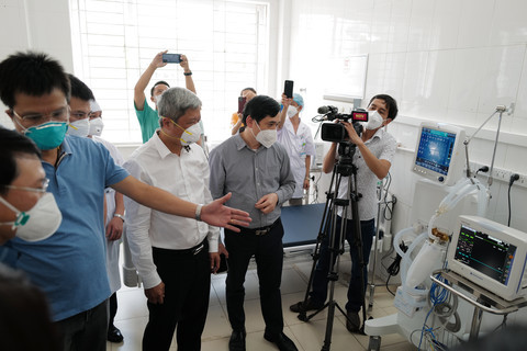 Sun Group ban giao Trung tam Hoi suc tich cuc dieu tri COVID-19 cho Bac Giang-Hinh-2