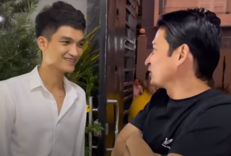 Mới đây, trên kênh youtube các nhân, diễn viên Huy Khánh đã đăng tải một đoạn clip có nội dung là "đột nhập" biệt thự mới của diễn viên hài Mạc Văn Khoa.