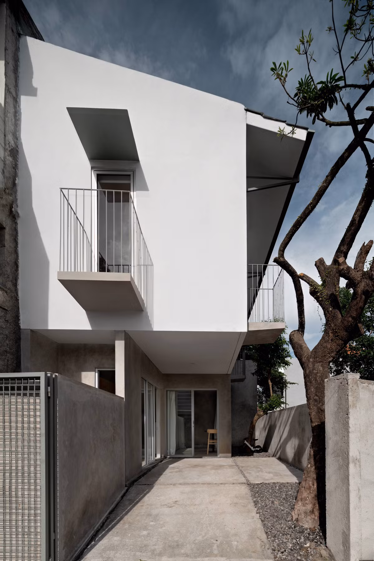 Lối vào 2m rộng giúp việc ra vào đơn giản và tiện lợi.