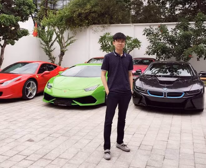 Phan Hoàng là em trai của thiếu gia Phan Thành. Dù ít khi chia sẻ thông tin lên mạng xã hội nhưng Phan Hoàng vẫn được biết đến là một thiếu gia chơi xe sang khét tiếng.