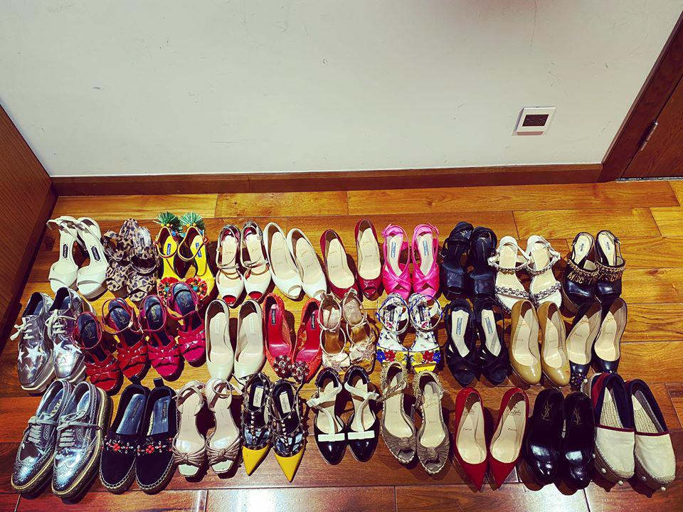 Một góc căn phòng chứa giày ngót nghét 30 đôi đến từ các nhà mốt hàng đầu thế giới của Thùy Chang.
