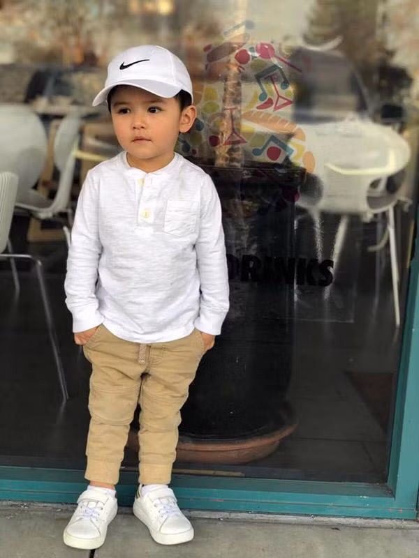 Bé Thiên Từ được mẹ chịu khó đầu tư cho vẻ ngoài. Ngay từ khi còn nhỏ, cậu bé đã sở hữu tủ đồ hiệu không kém bất cứ tín đồ thời trang nào.