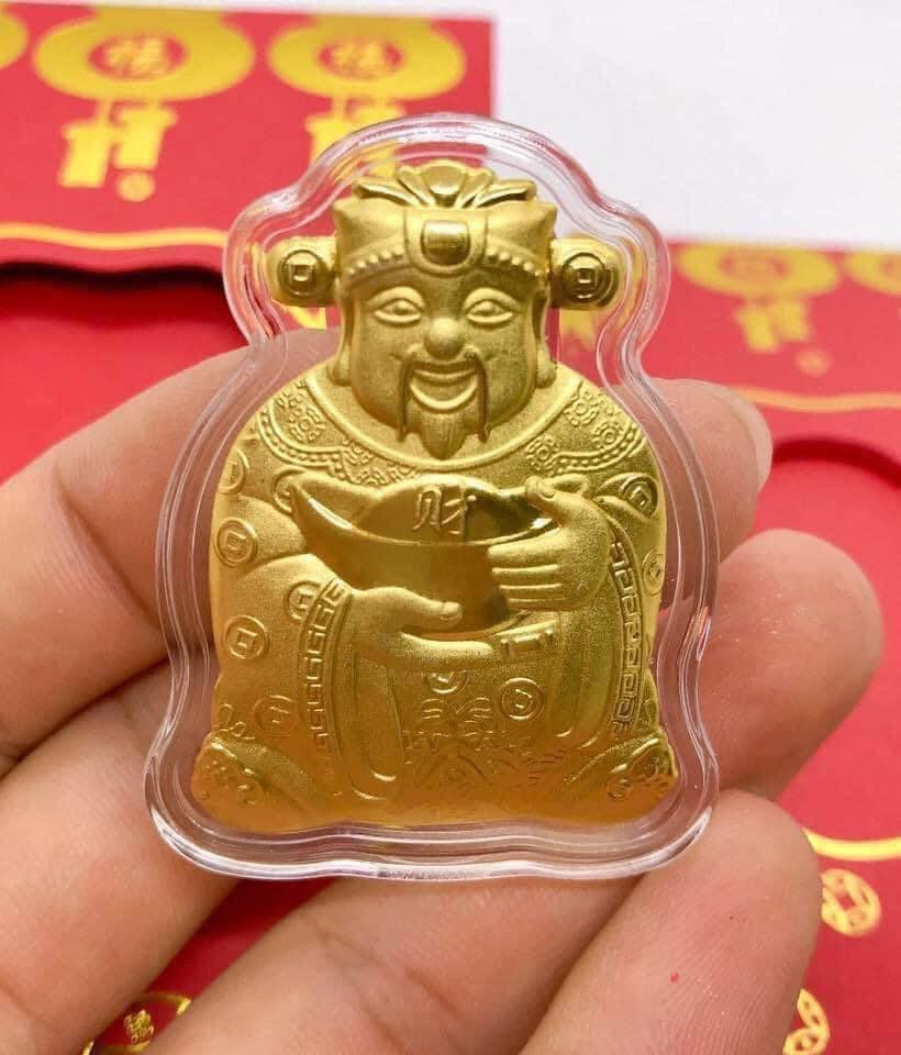 Theo chia sẻ của người bán, năm nay lì xì chứa Thần Tài vàng và trâu vàng là mặt hàng được nhiều người chuộng mua nhất. Ảnh: Facebook.