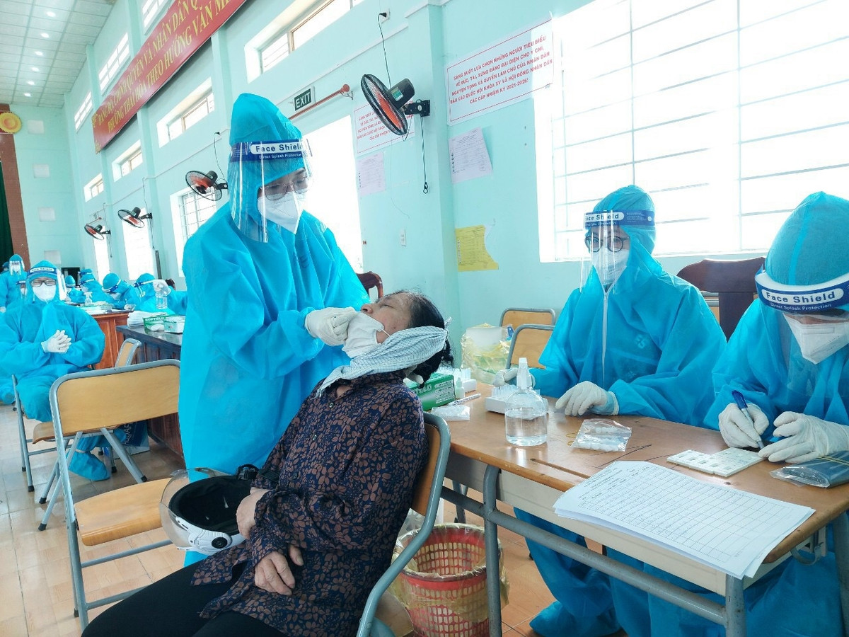 Ban tin COVID-19 sang 4/8: Them 4.271 ca mac