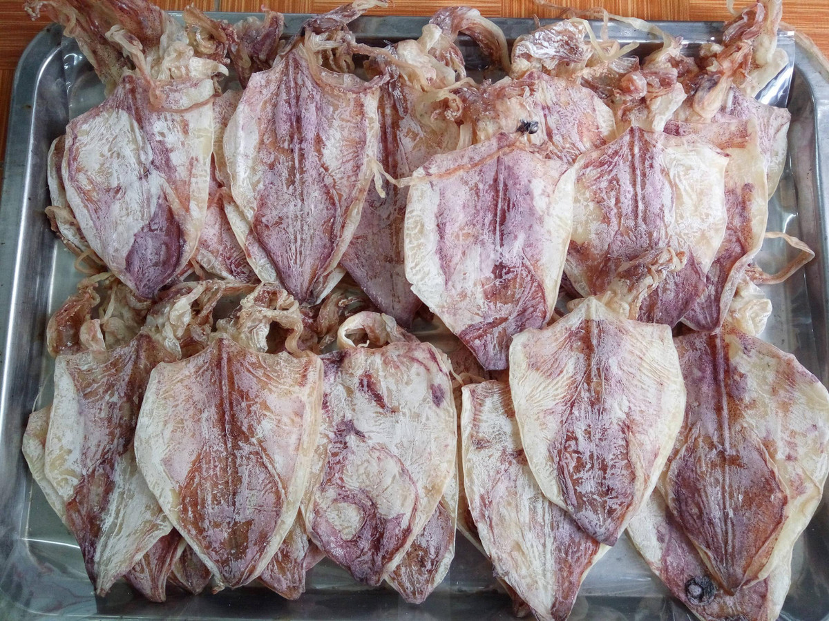 Trong khi đó, giá mực xà khô dao động từ 100.000 - 150.000 đồng/kg, rẻ bằng 1/3 so với nhiều loại mực khô trên thị trường, tùy theo loại lớn nhỏ. Ảnh: Internet