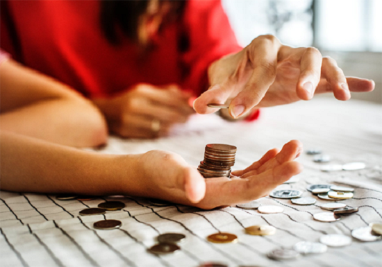 Ngoài ra, những thực phẩm tự làm còn có thể mang đi biếu người thân, bạn bè, đối tác cũng rất phù hợp. Điều này giúp bạn tiết kiệm thêm 1 khoản tiền mua đồ biếu Tết.