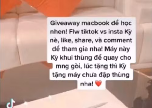 Đặc biệt, Gia Kỳ còn lập một tài khoản TikTok để giao lưu cùng mọi người. Vì muốn được nhiều người biết đến, Gia Kỳ đã chi hẳn gần 30 triệu để "cho không" chiếc máy tính MacBook Air. Chỉ cần bạn theo dõi, bình luận và chia sẻ những video để làm cậu bạn vui, bạn sẽ có cơ hội nhận ngay một chiếc máy tính xịn xò. Ảnh: Tiktok