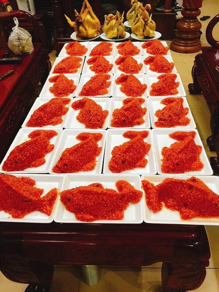 Xôi cá chép loại nhỏ giá 25.000 đồng/con,loại to là 45.000 đồng/con.