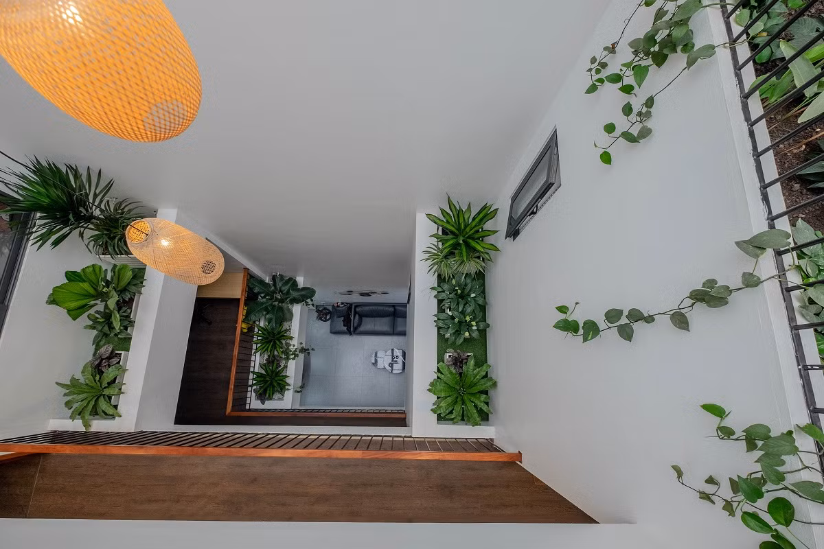 Thiết kế dành nhiều khoảng nhỏ cho cây xanh trong nhà.