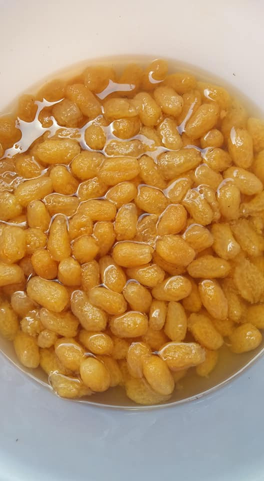 Vì tò mò, nhiều người đặt mua ăn thử. Tuy nhiên, mứt cau kiểng không thường xuyên có, khách hàng may mắn hỏi vào thời điểm có thì mua được ngay, còn không sẽ phải đợi. Ảnh: Facebook