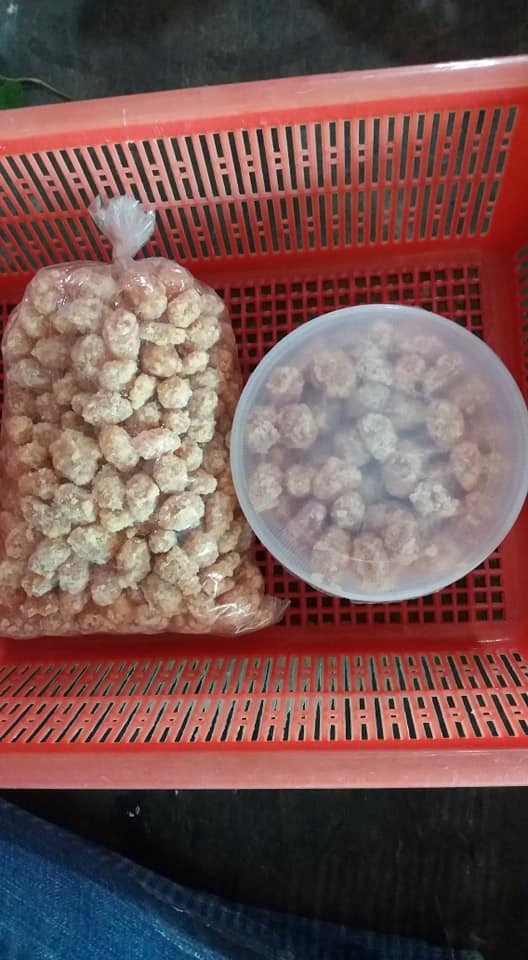 Dưới phần bình luận, rất nhiều người tỏ ra ngạc nhiên vì không nghĩ cau cảnh lại có thể làm thành mứt và ăn được. Ảnh: Facebook