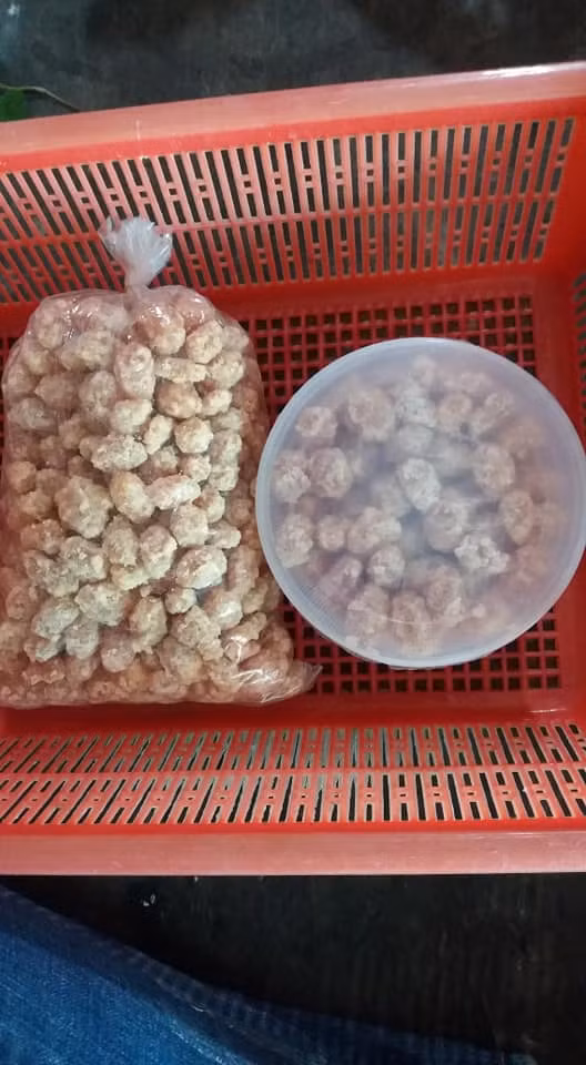 Dưới phần bình luận, rất nhiều người tỏ ra ngạc nhiên vì không nghĩ cau cảnh lại có thể làm thành mứt và ăn được. Ảnh: Facebook