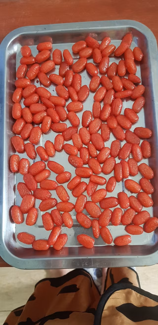 Mỗi lần chị Đào chỉ làm được vài kg mứt nên hàng lúc nào cũng trong tình trạng thiếu. Ảnh: Facebook