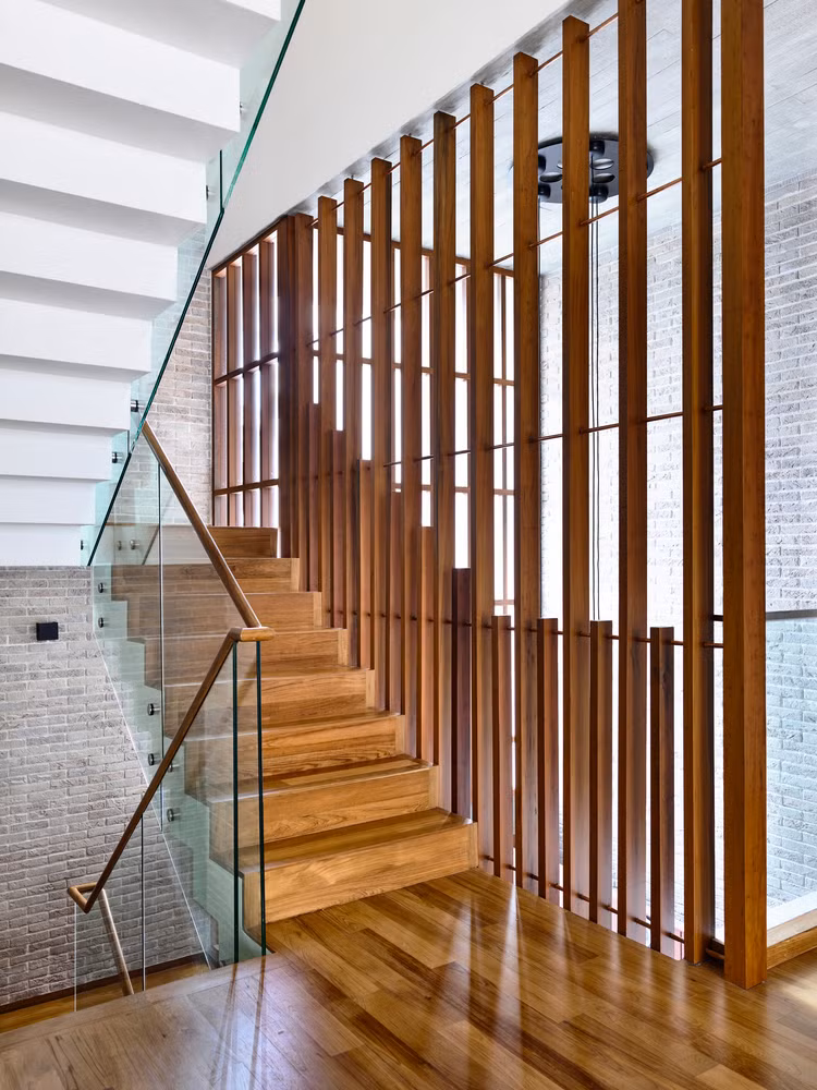 Nội thất gỗ mang đến cảm giác ấm cúng. Nguồn ảnh: Derek Swalwell