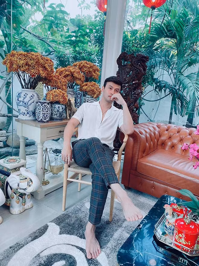 Shark Khoa chỉ chia sẻ "nhỏ giọt" hình ảnh về căn biệt thự nhưng cũng đủ khiến nhiều người trầm trồ về độ xa hoa, hoành tráng.