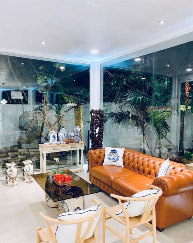 Mỗi chiếc bình có giá dao động từ 1,5 - 4 triệu đồng.