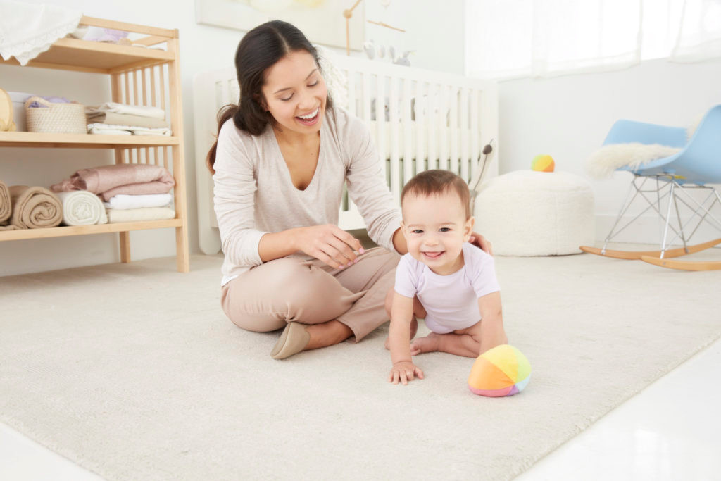 Bên cạnh shipper, dịch vụ trông trẻ tại nhà cũng đắt khách khi các trường mầm non tư thục bị đóng cửa vì COVID-19. Ảnh minh họa