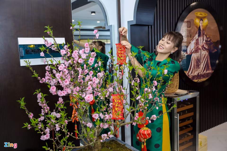 Ngoài đời, những diễn viên này đều sở hữu căn nhà sang trọng và hiện đại. Dịp Tết vừa qua, Phương Oanh chuyển về căn hộ mới rộng hơn 100m2 ở Bắc Từ Liêm (Hà Nội). Ảnh: Zing