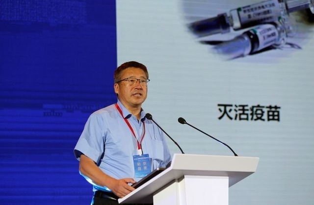 Qiu Dongxu, đồng sáng lập và phó chủ tịch cấp cao tại CanSino Biologics (1,2 tỷ USD). Ông được bổ nhiệm làm giám đốc điều hành vào ngày 13 tháng 1 năm 2009 và giữ chức phó chủ tịch cấp cao từ tháng 1 năm 2009.