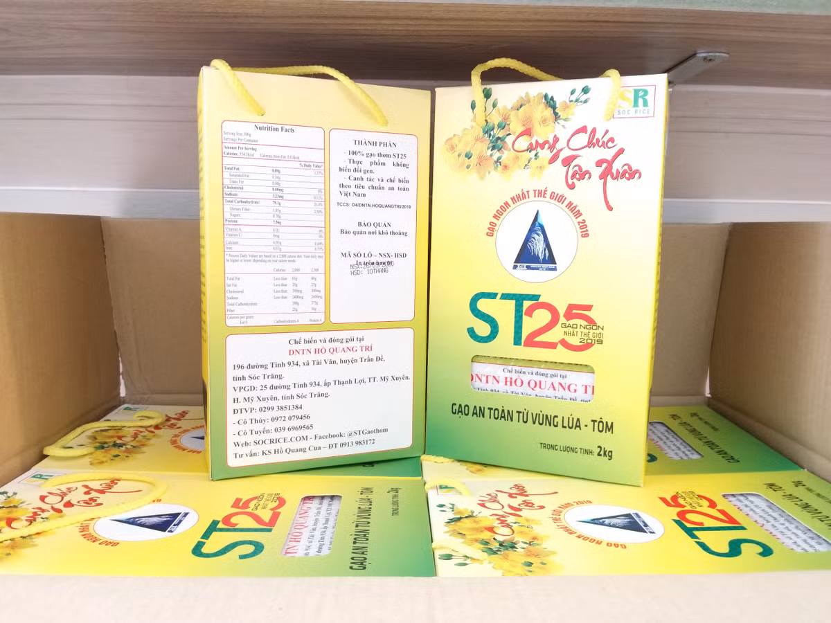 Đáng chú ý, năm nay, gạo ST25 (loại gạo ngon nhất thế giới) cũng được đóng gói đẹp mắt để làm quà Tết. Ảnh: Gaophuongnam.