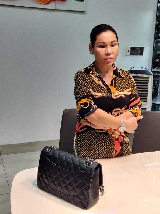 Ben trong 2 can biet thu tien ty cua dien vien Kinh Quoc