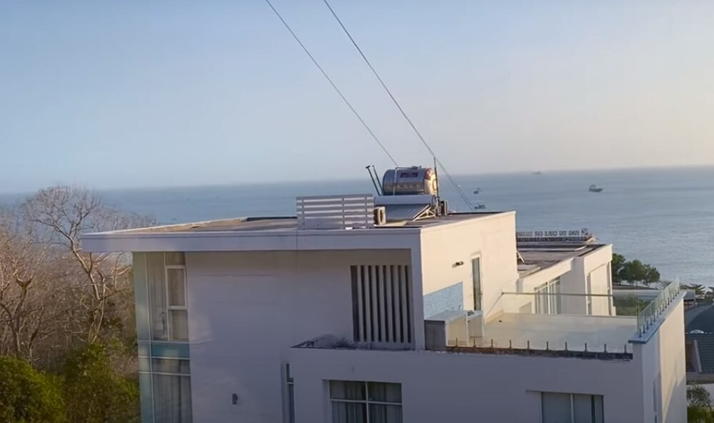 Từ trên cao, biệt thự của Kinh Quốc có tầm nhìn hướng biển Vũng Tàu đẹp mắt. Ảnh: Lao động.