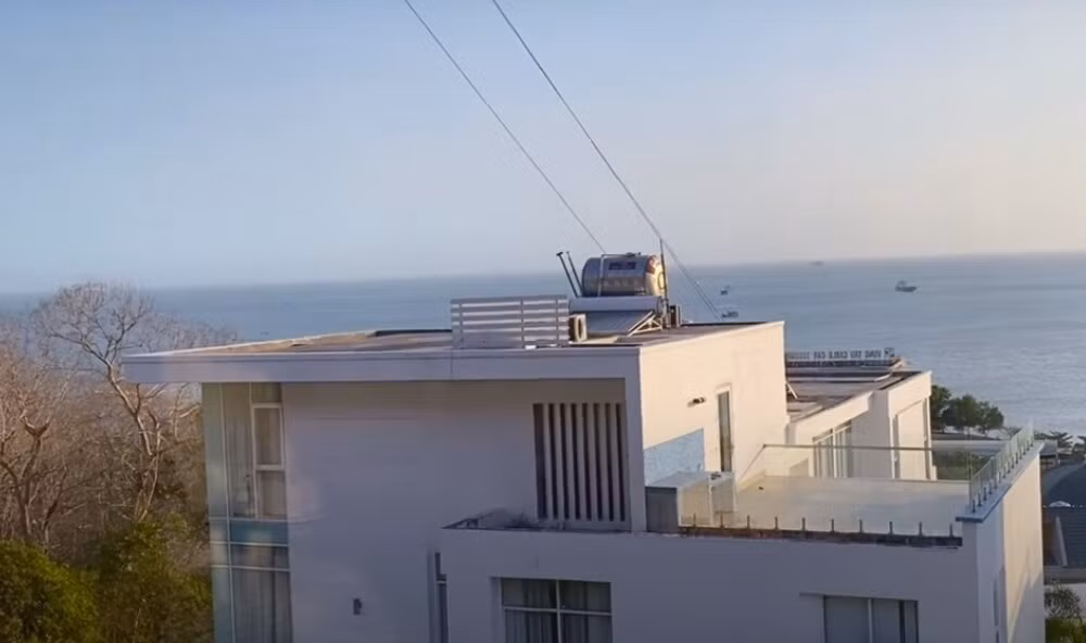 Từ trên cao, biệt thự của Kinh Quốc có tầm nhìn hướng biển Vũng Tàu đẹp mắt. Ảnh: Lao động.