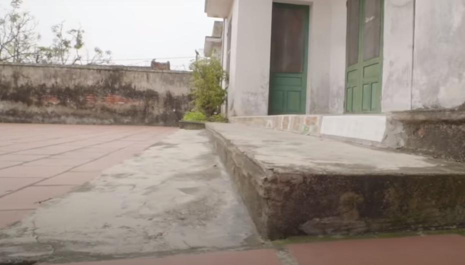 Bậc thềm trước nhà. Ảnh: Vlog Minh Hải