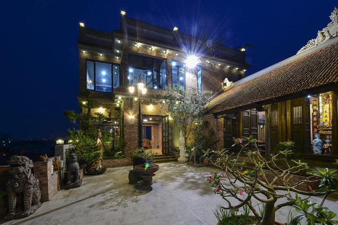 Để phục dựng lại ngôi nhà này trên mái biệt thự, gia chủ tốn rất nhiều công sức. Ảnh: Vietnamnet