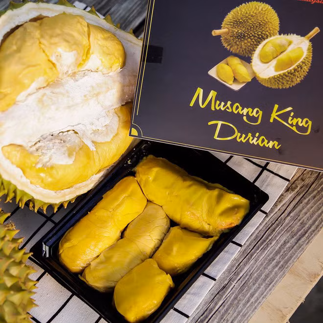 Sầu riêng Musang King được ưa chuộng bởi kết cấu kem và vẻ ngoài màu sáng dễ chịu, múi sầu thơm ngon, vàng đượm, cơm sầu riêng dẻo, không sượng. Ảnh: Facebook