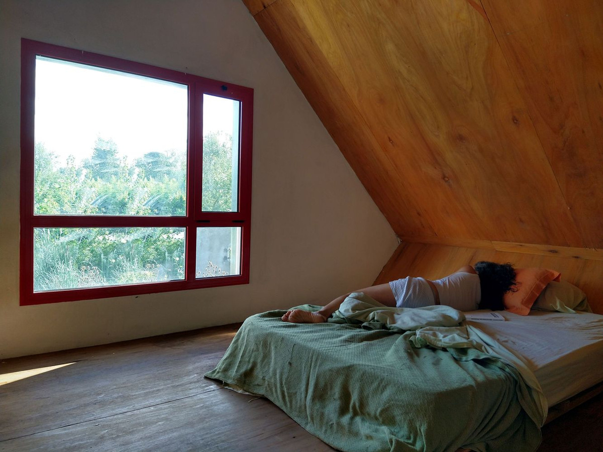 Phòng ngủ thiết kế đơn giản nhưng thoáng đãng.