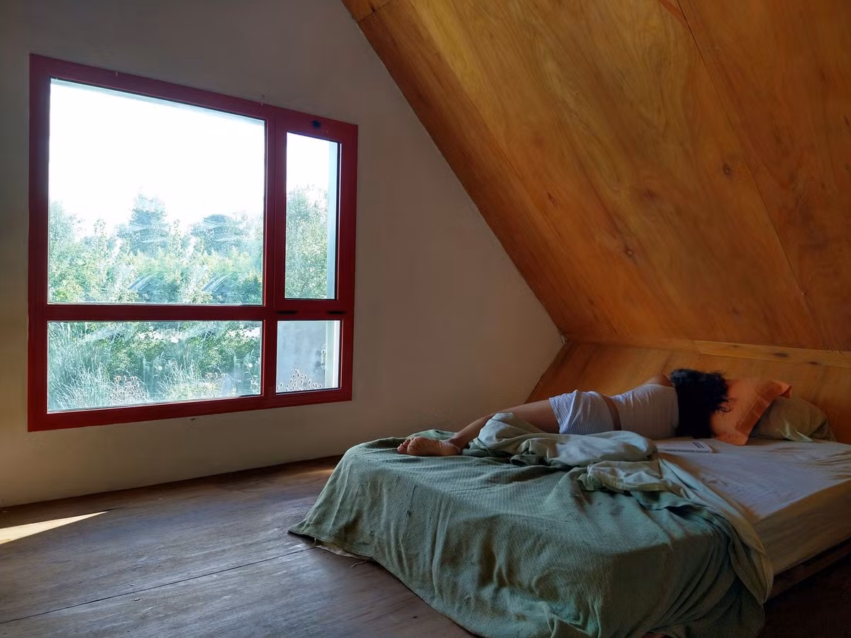 Phòng ngủ thiết kế đơn giản nhưng thoáng đãng.