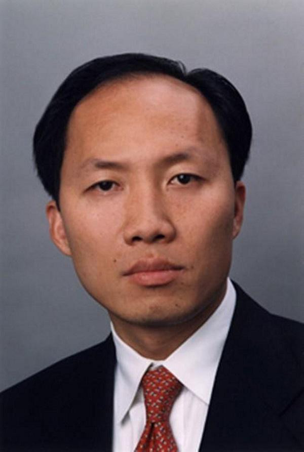 Chính Chu (SN 1966) là một tỷ phú gốc Việt thành công ở Mỹ. Ông từng là giám đốc cấp cao của tập đoàn đầu tư tài chính Blackstone (Mỹ), nắm trong tay số tài sản lên tới 1,1 tỷ USD. Ảnh: Vietnamnet