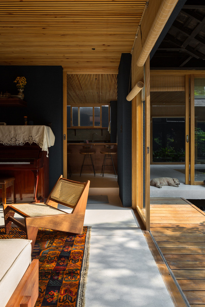 Nhờ đó mà hình khối không gian thay đổi, thúc đẩy sinh hoạt của con người và hàng xóm tạo nên một ngôi nhà hoàn chỉnh. Nguồn ảnh: Chimnon studio