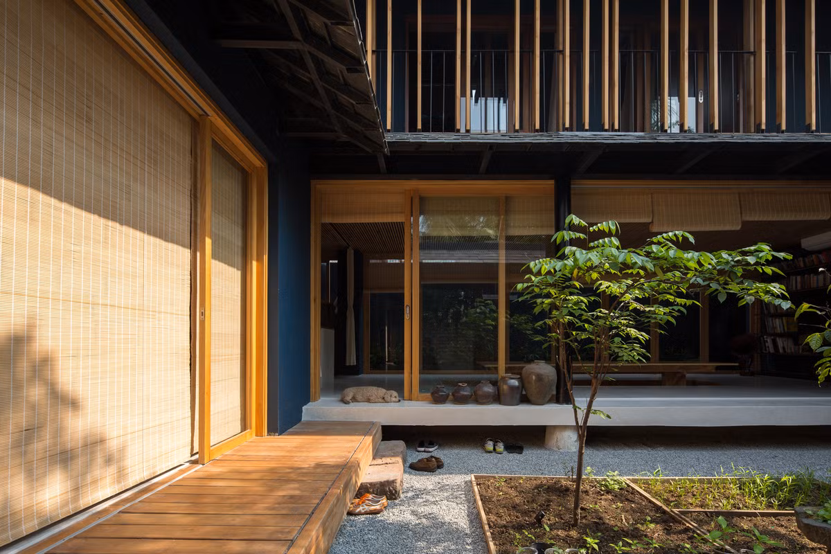 Nhà cũng được xây dựng bằng những vật liệu địa phương này với chi phí rất phải chăng.