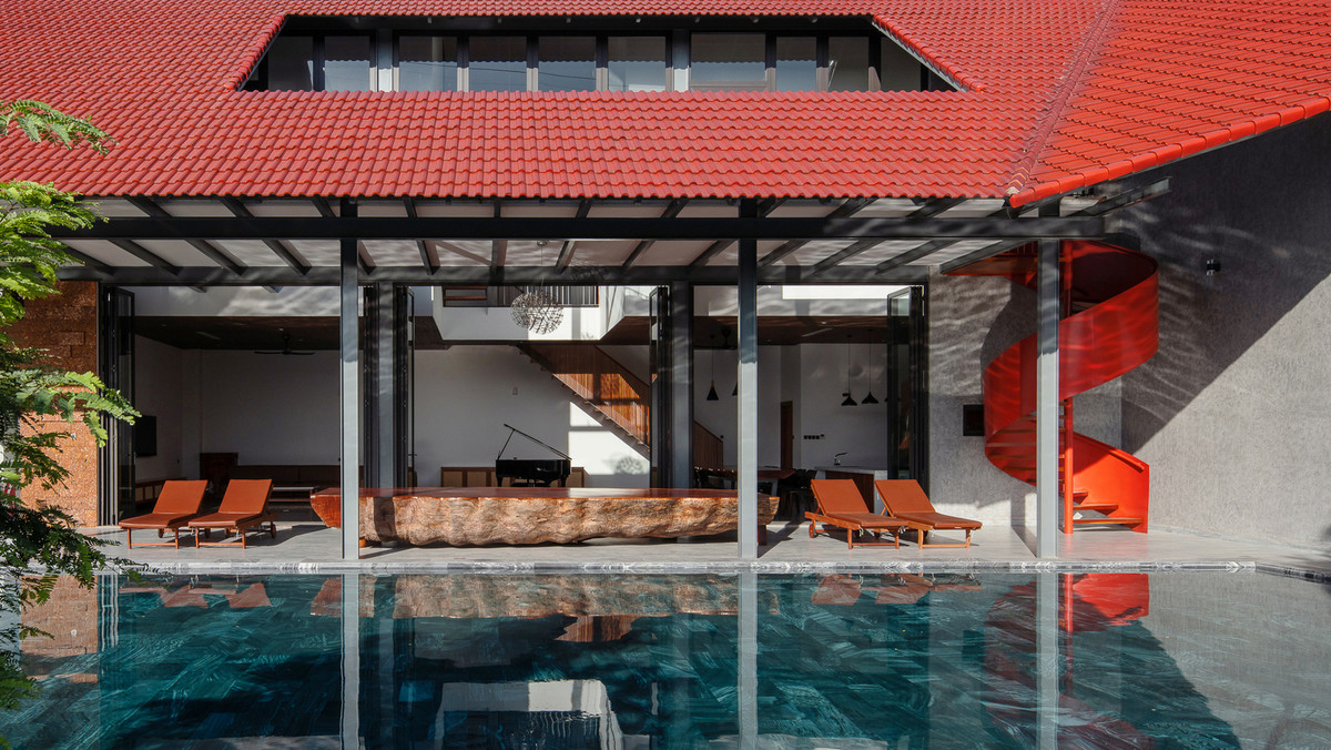  Ngôi nhà được thiết kế dựa trên 2 phần: phần nhà ở chính và phần hiên, liên kết với nhau bằng mái nhà.