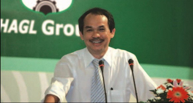 Vài năm gần đây, lương của bầu Đức liên tục giảm. Năm 2014, tổng thù lao và các lợi ích khác mà Hoàng Anh Gia Lai trả cho bầu Đức là 5,58 tỷ đồng/năm, tương đương 465 triệu đồng/tháng. Ảnh: HAGL